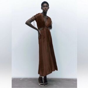BROWN SATIN EFFECT CUT OUT PLEATEDMAXI DRESS L